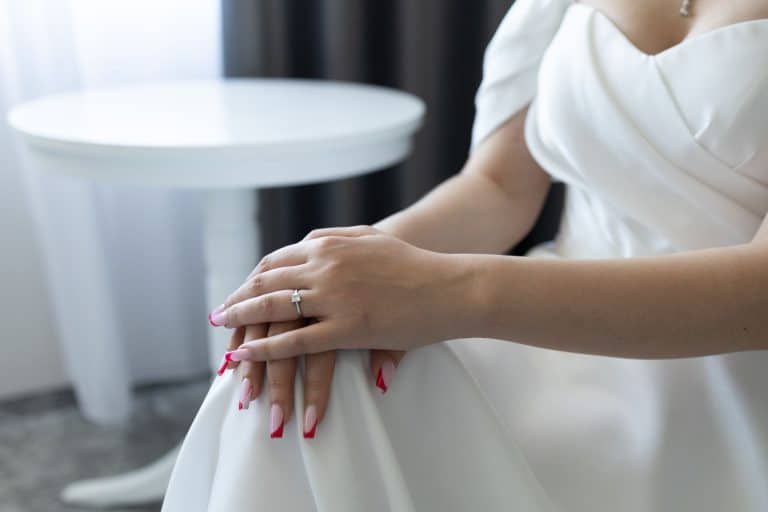 Ongles cassants, striés, dédoublés : que signifient vraiment ces anomalies ?
